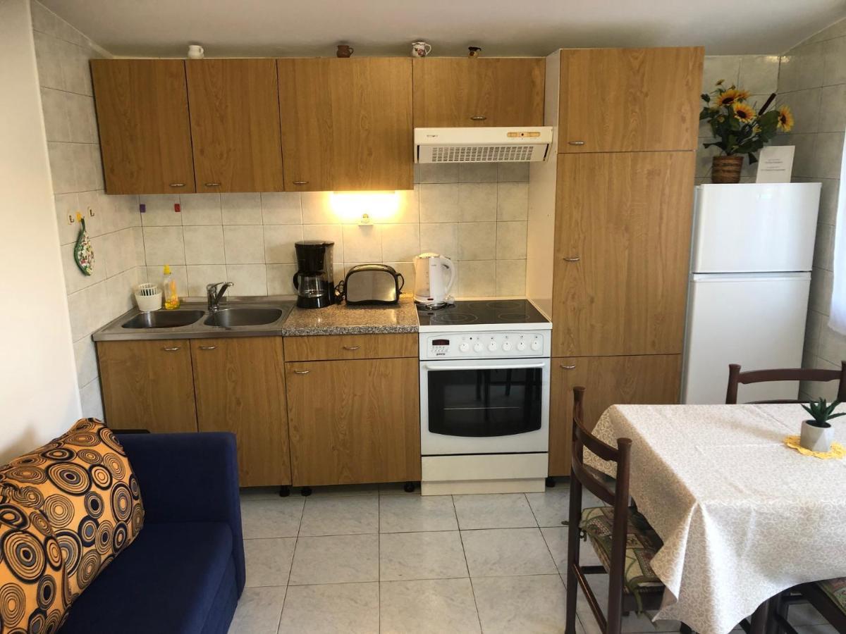 Kris Apartment Porec Exterior photo