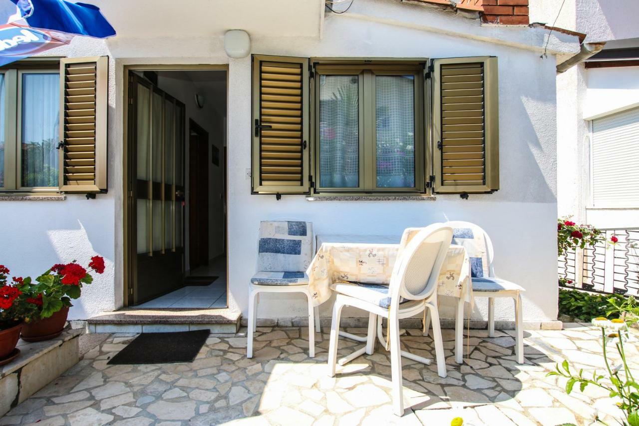 Kris Apartment Porec Exterior photo