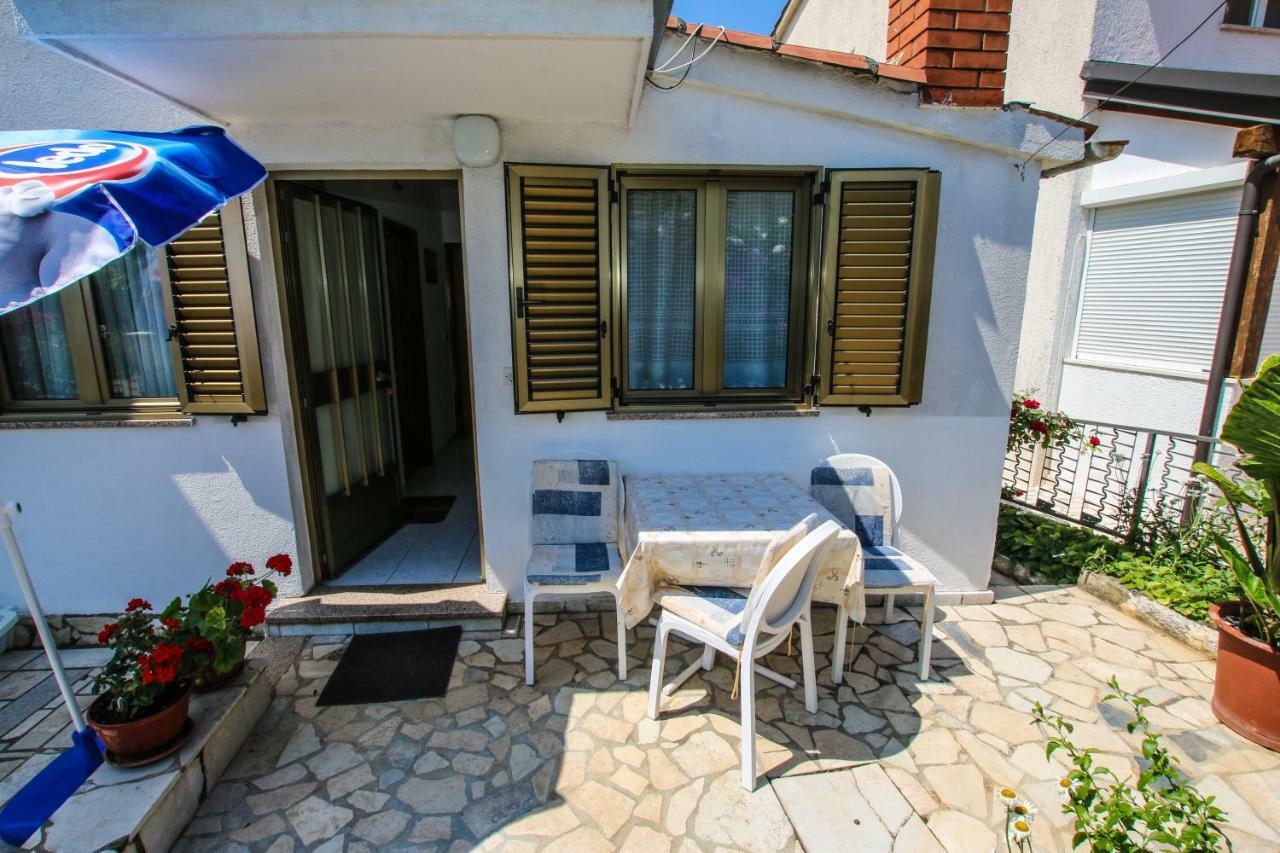 Kris Apartment Porec Exterior photo